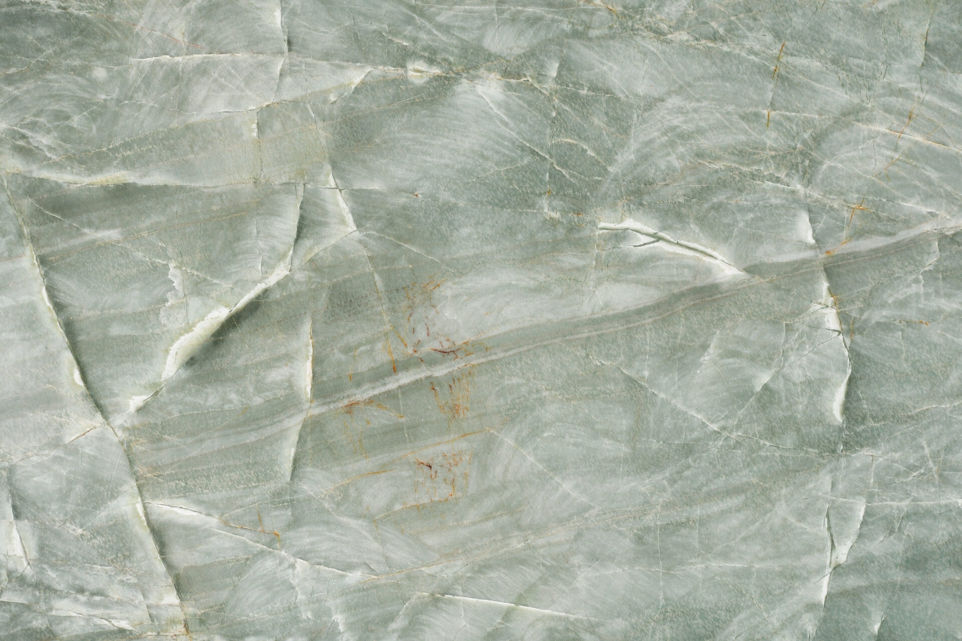 02_Half Close Up_Emerald Versace